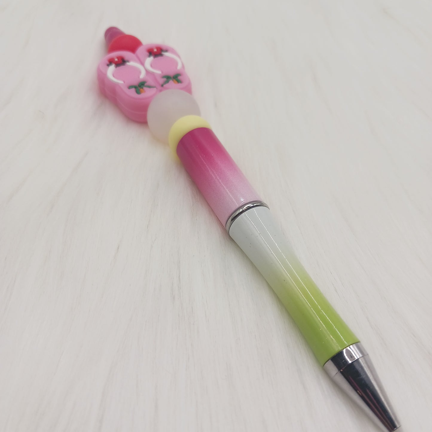 Flip flop beaded pen