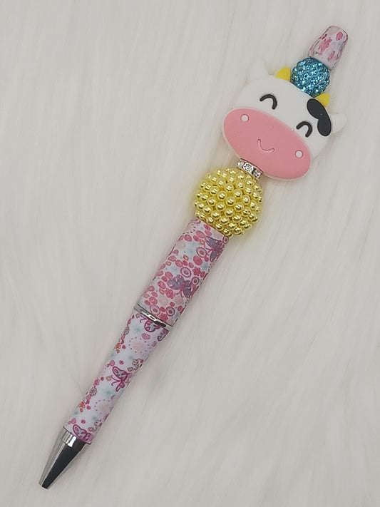 Patterned beaded cow pen