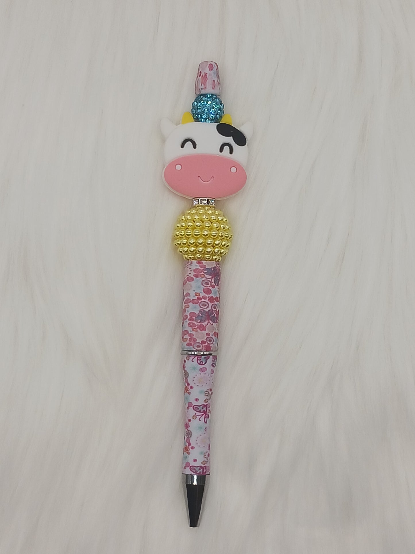 Patterned beaded cow pen