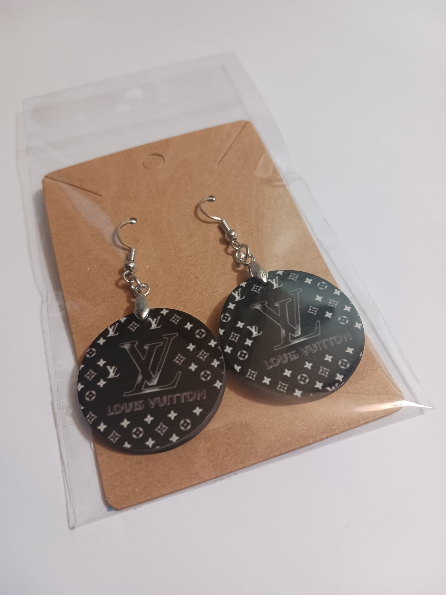 Black round insp. Earrings