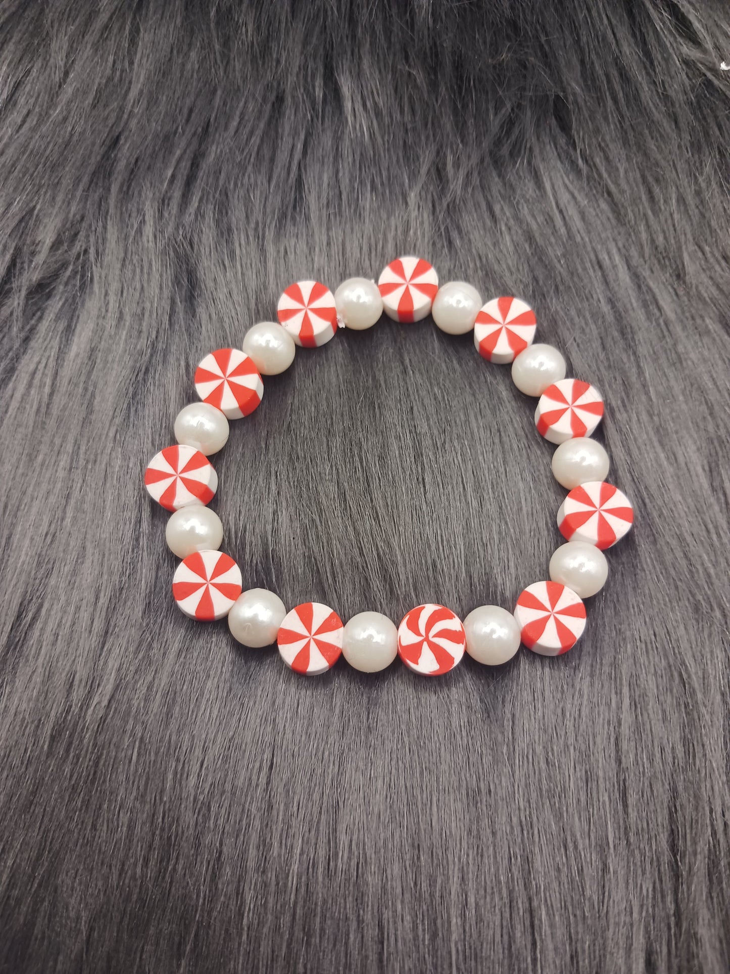 Peppermint and pearl stretchy Christmas bracelet