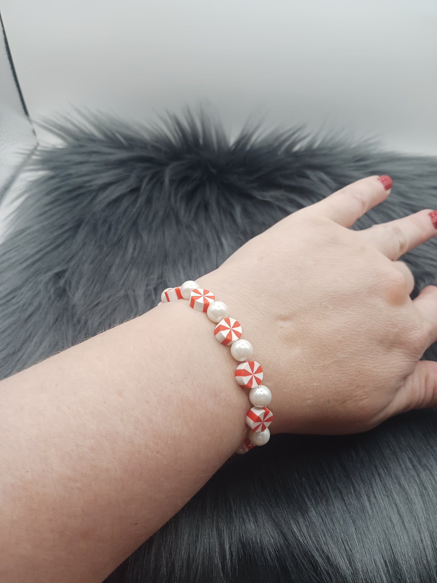 Peppermint and pearl stretchy Christmas bracelet