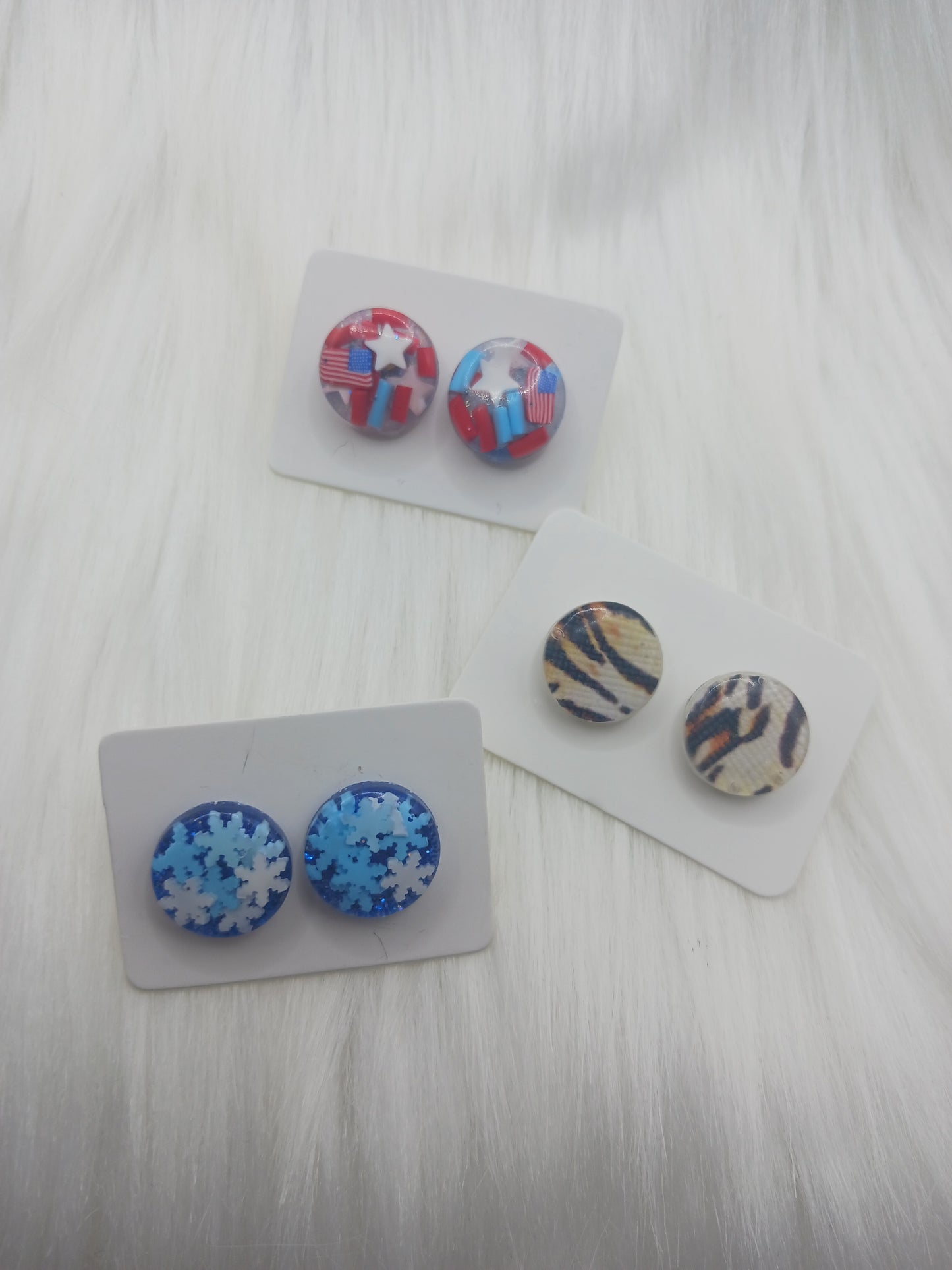 Special Round stud earrings