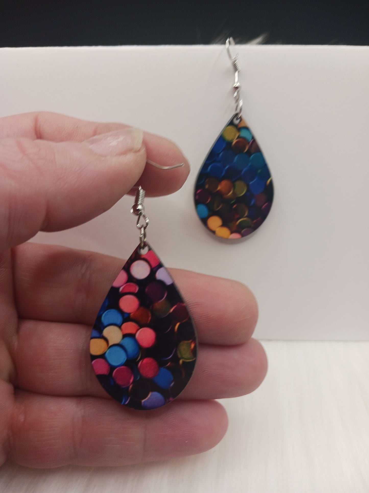 Shiny colored dots earrings