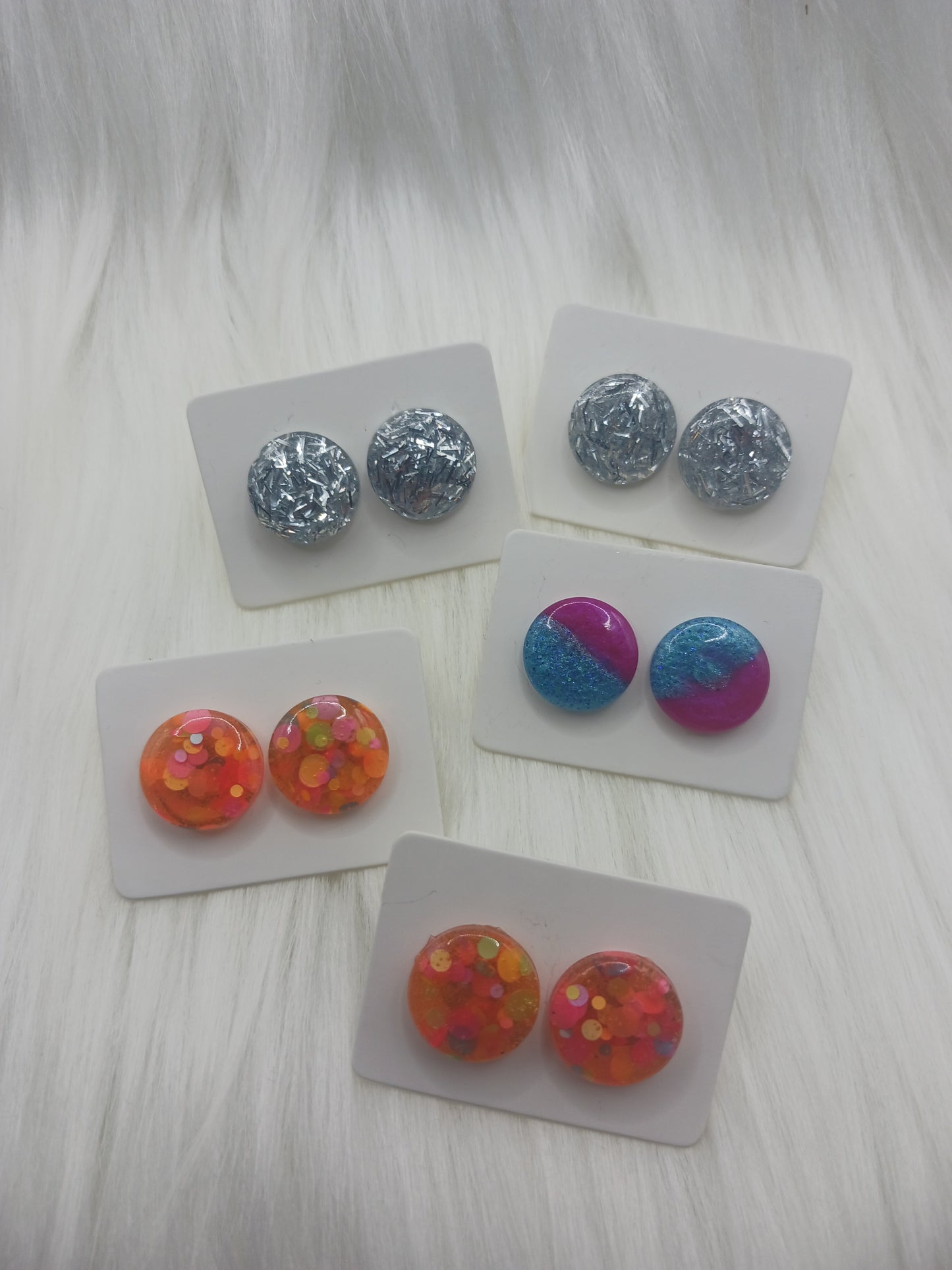 Round solid stud earrings